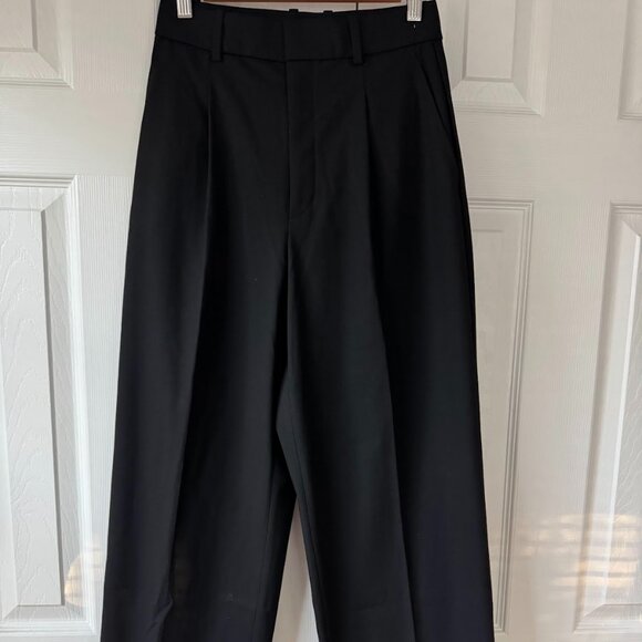 Uniqlo Women's Black Pleated Wide Pants - Picture 4 of 6